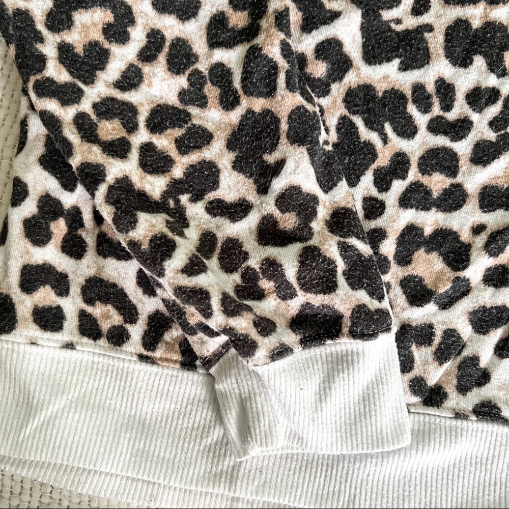 Time & Tru Leopard Sweatshirt - Picture 2 of 4